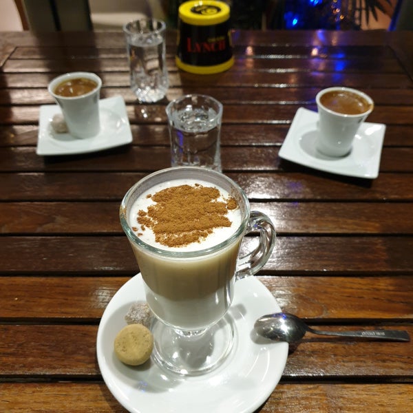 Das Foto wurde bei Lynch Cafe&amp;Bar von Özgür Ş. am 12/28/2018 aufgenommen