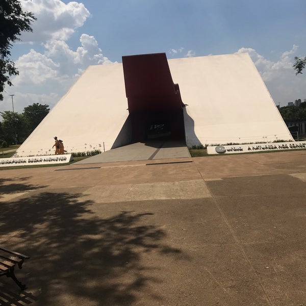 Foto diambil di Auditório Ibirapuera Oscar Niemeyer oleh Muriel S. pada 11/15/2023