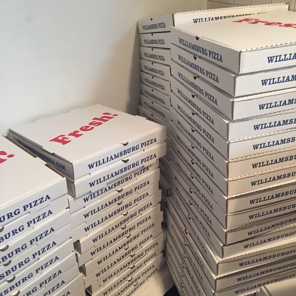 รูปภาพถ่ายที่ Williamsburg Pizza โดย Steven B. เมื่อ 9/16/2015