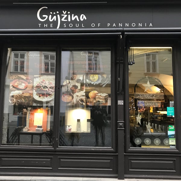 Foto tirada no(a) Güjžina - The Soul of Pannonia Restaurant por Steven B. em 12/21/2016