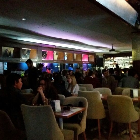10/4/2014にZeynep Bade Y.がAdress Cafe &amp; Barで撮った写真