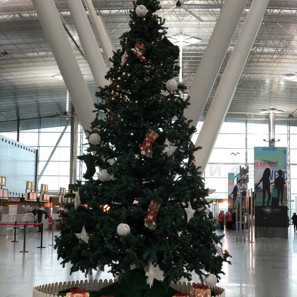 Das Foto wurde bei Aeropuerto de Santiago de Compostela von José Roberto B. am 12/14/2019 aufgenommen
