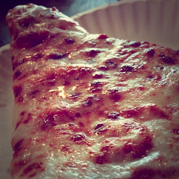 6/30/2013にCary F.がIrving Street Pizzaで撮った写真