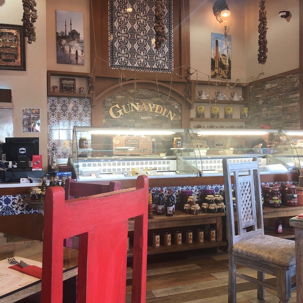 รูปภาพถ่ายที่ Gunaydin Gourmet Bakery &amp; Cafe โดย 🇦🇪 A. เมื่อ 11/15/2018
