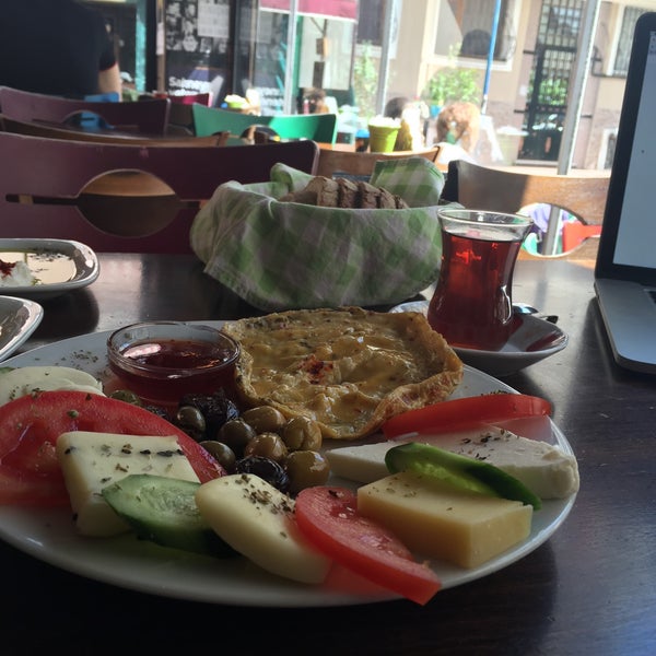 4/24/2016 tarihinde Osman S.ziyaretçi tarafından Tosbağa Cafe'de çekilen fotoğraf