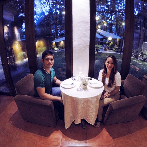 Mango Tree Bar and Restaurant Guzman St