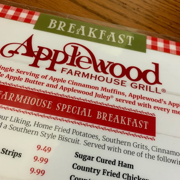 Снимок сделан в Applewood Farmhouse Restaurant &amp; Grill пользователем Tashia R. 11/29/2019