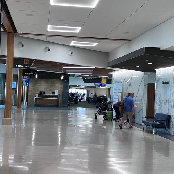 Foto tirada no(a) The Eastern Iowa Airport por Tashia R. em 8/29/2022