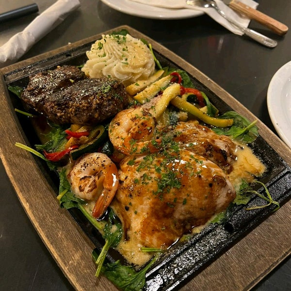 Kula Bistro American Restaurant in Kula