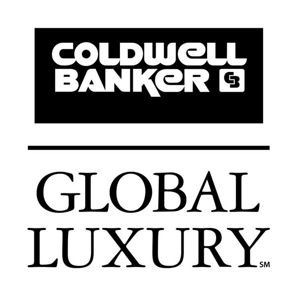 Снимок сделан в Christophe Choo Real Estate Group  - Coldwell Banker Global Luxury пользователем Christophe Choo Real Estate Group  - Coldwell Banker Global Luxury 4/12/2017