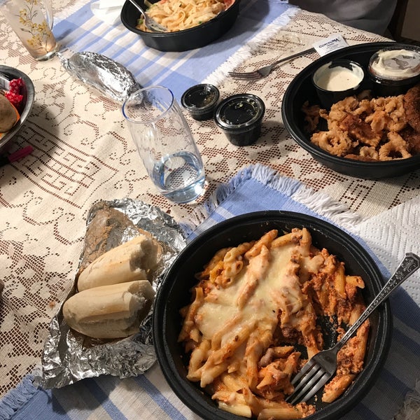 Снимок сделан в Zio&#39;s Italian Kitchen пользователем Tayler R. 10/21/2018