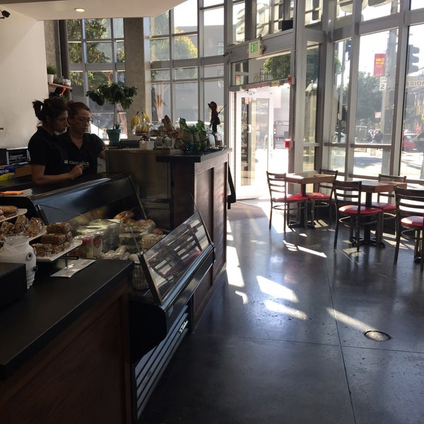 10/2/2017 tarihinde Karen T.ziyaretçi tarafından Cumaica Coffee'de çekilen fotoğraf