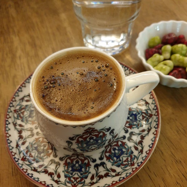 Foto tirada no(a) Hümaliva Çikolata &amp; Kahve por Sofia H. em 3/9/2022