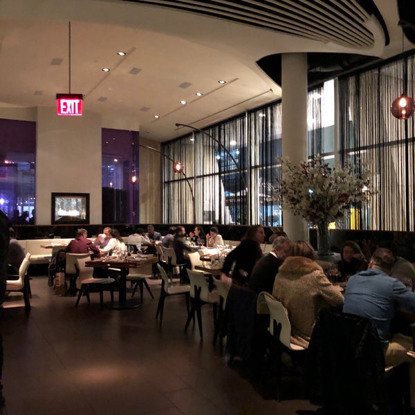 Foto tirada no(a) STK Steakhouse Midtown NYC por AA em 11/10/2021