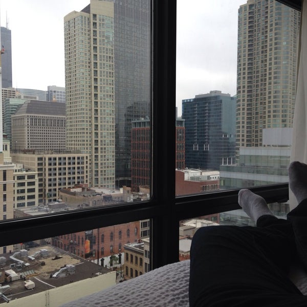 รูปภาพถ่ายที่ Fairfield Inn &amp; Suites Chicago Downtown/River North โดย Tony K. เมื่อ 10/1/2013