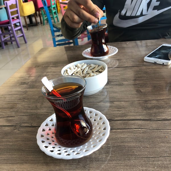 Снимок сделан в Çekirdek Kafe пользователем Süleyman P. 9/23/2019