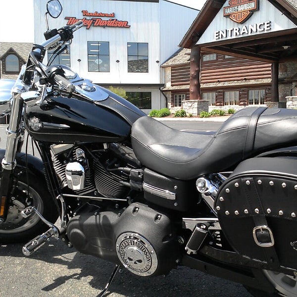 Das Foto wurde bei Vandervest Harley Davidson von Rick G. am 6/8/2013 aufgenommen