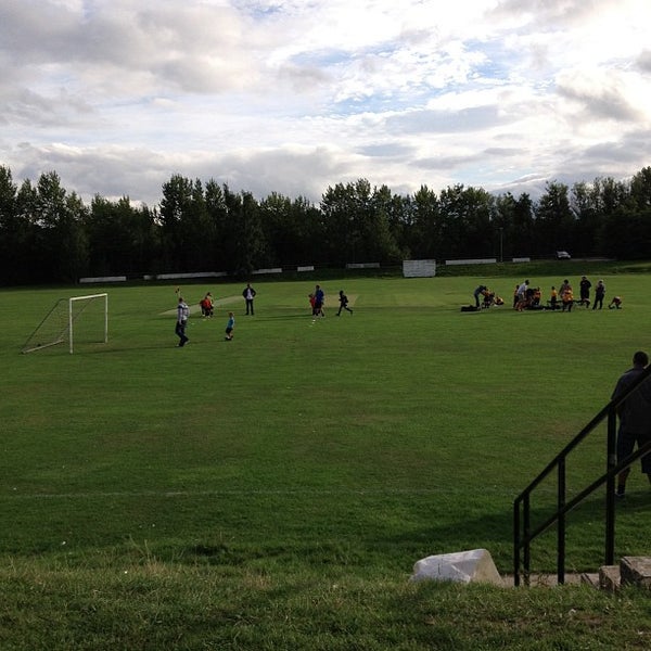 Sports ground перевод