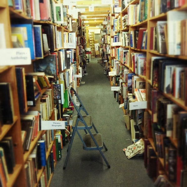3/25/2013 tarihinde Amy L.ziyaretçi tarafından Bookman'de çekilen fotoğraf
