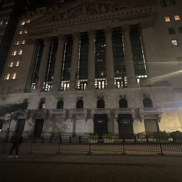 Foto tirada no(a) New York Stock Exchange por Jiaxin L. em 8/24/2023