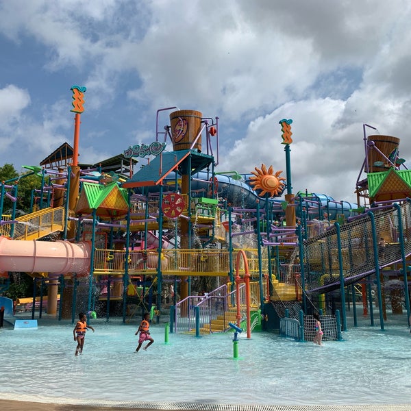 Photo taken at Aquatica Orlando by Michal H. on 5/9/2019