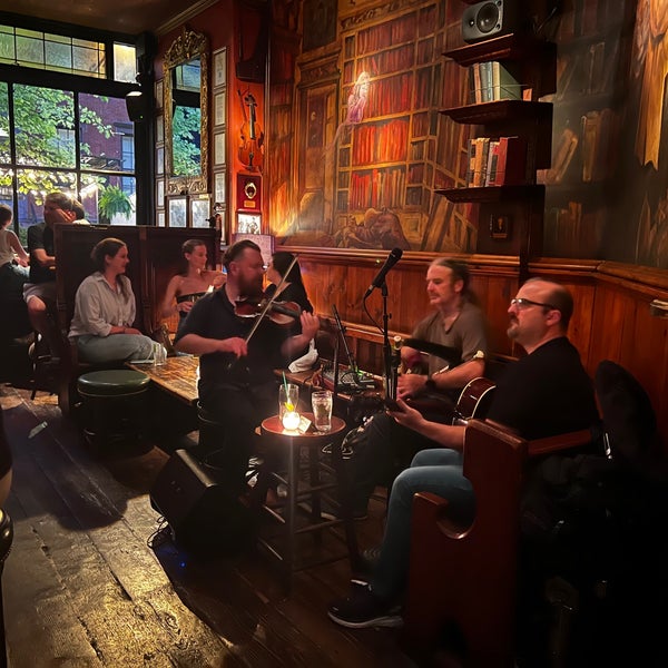 Tuesday Seisúin is back in force. Starts 7:00pm every Tuesday, but really 8:00pm, but really really 8:15pm ’til first song, followed by a 10-minute Guinness break, so call it 8:25pm.