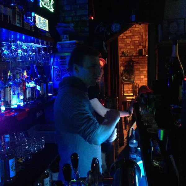 4/12/2013にErika B.がFriends Only Barで撮った写真