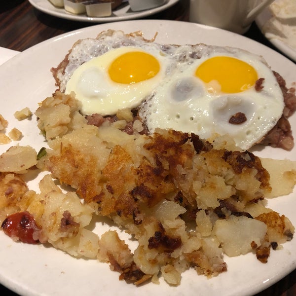 Foto scattata a Manhattan Diner da Benjamin G. il 11/7/2018