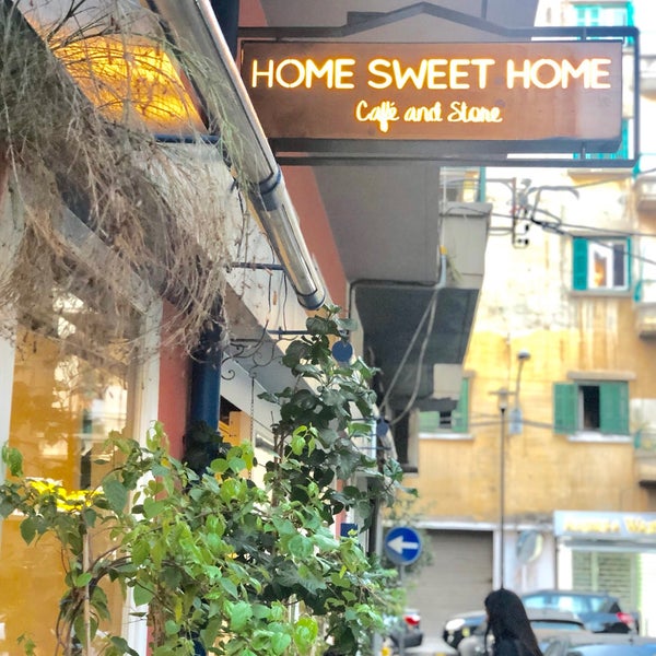 Снимок сделан в Home Sweet Home Café And Store пользователем Madawi 8/9/2019
