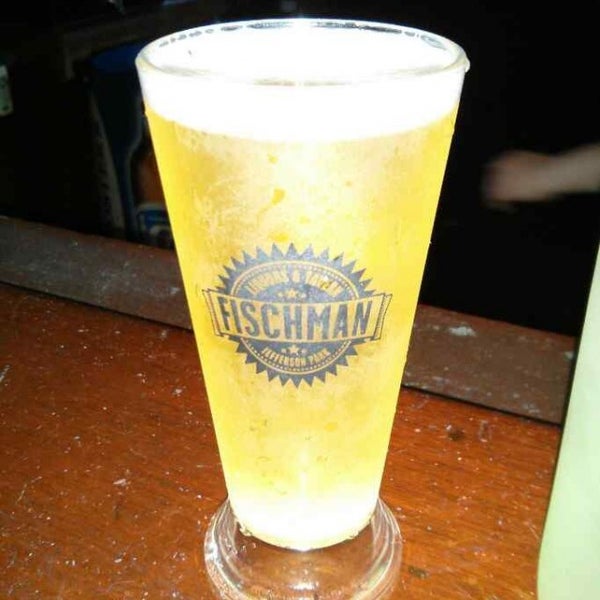 6/16/2013에 Jaime G.님이 Fischman Liquors &amp; Tavern에서 찍은 사진