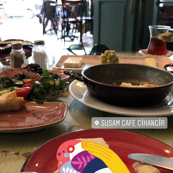 รูปภาพถ่ายที่ Susam Cafe โดย Emrah C. เมื่อ 11/10/2018