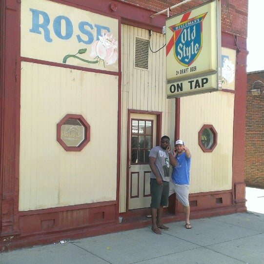 Rose's Lounge North Side 2656 N Lincoln Ave