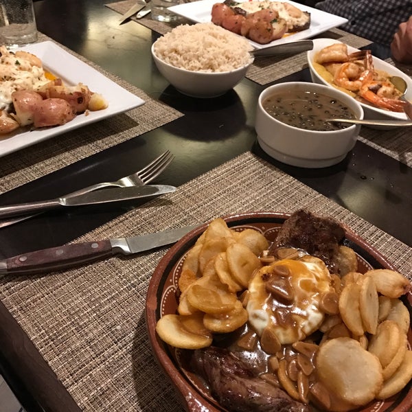 3/25/2017 tarihinde Christopher M.ziyaretçi tarafından Ipanema Restaurant'de çekilen fotoğraf