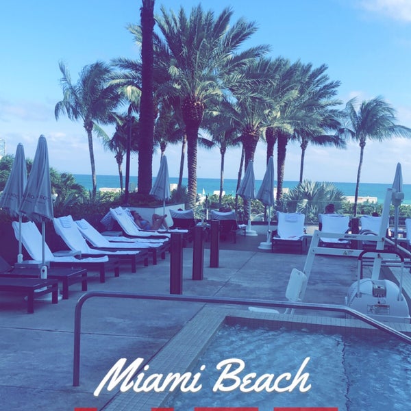 Foto diambil di Eden Roc Resort Miami Beach oleh B M. pada 11/17/2022