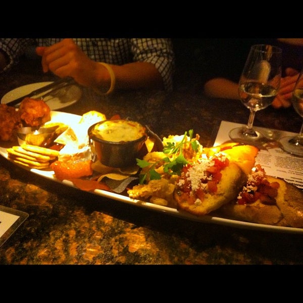 Снимок сделан в The Marlowe Restaurant and Wine Bar пользователем pigbaboon 9/25/2012
