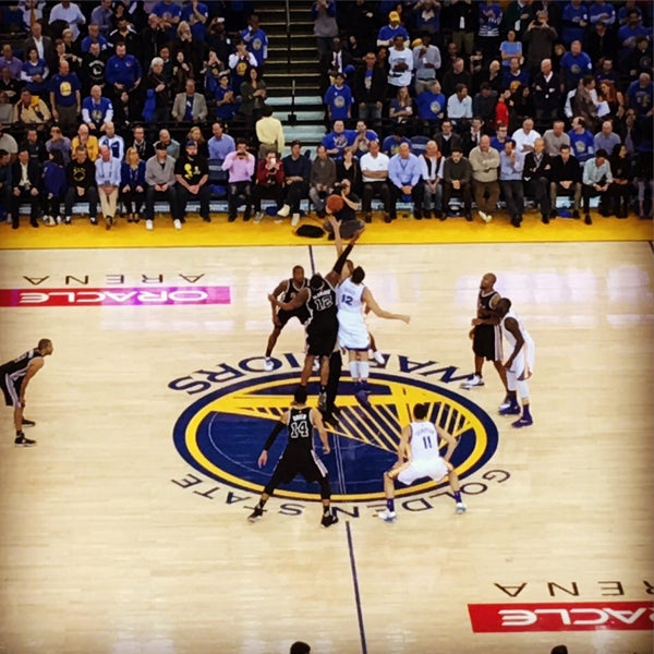 Das Foto wurde bei Oakland Arena von Andrew N. am 1/26/2016 aufgenommen