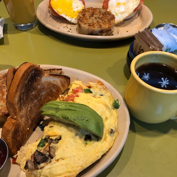 Photo taken at Snooze, an A.M. Eatery by Wedad 🇺🇸 .. on 2/5/2020