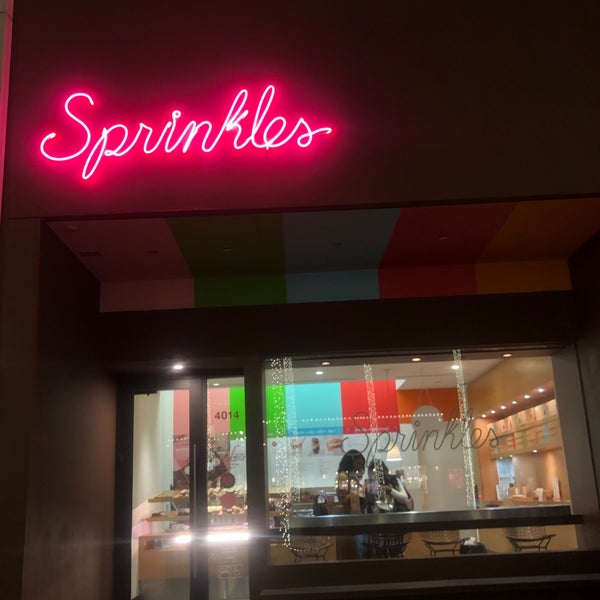 2/27/2020 tarihinde Wedad 🇺🇸 ..ziyaretçi tarafından Sprinkles Cupcakes'de çekilen fotoğraf