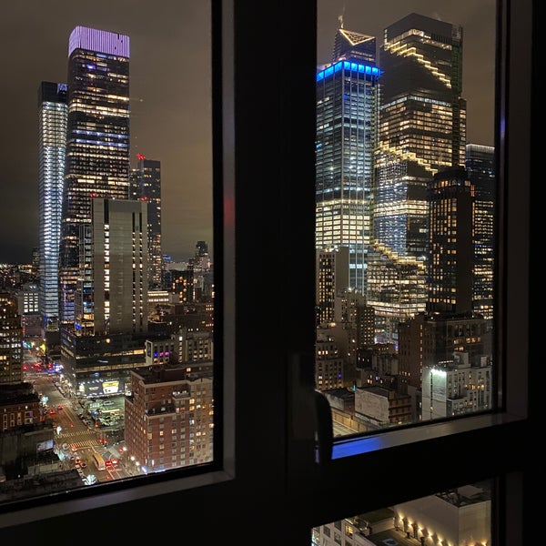 1/22/2023 tarihinde Wedad 🇺🇸 ..ziyaretçi tarafından Hilton New York Times Square'de çekilen fotoğraf