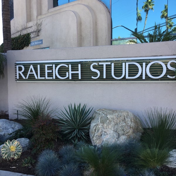 Photo taken at Raleigh Studios Hollywood by Lorelei F. on 11/13/2016