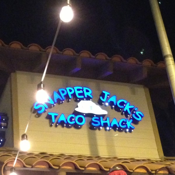 11/15/2013 tarihinde Lorelei F.ziyaretçi tarafından Snapper Jack&#39;s Taco Shack'de çekilen fotoğraf