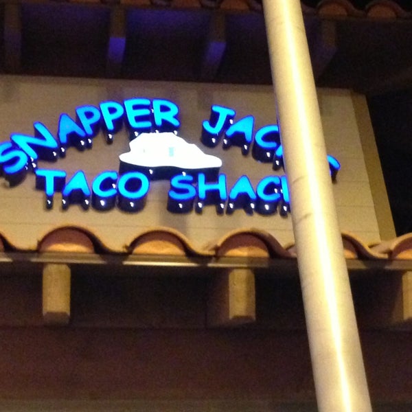 Foto diambil di Snapper Jack&#39;s Taco Shack oleh Lorelei F. pada 9/6/2013