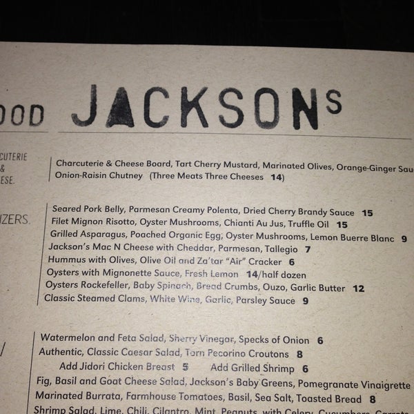 Photo prise au Jackson&#39;s Food + Drink par Lorelei F. le5/18/2013