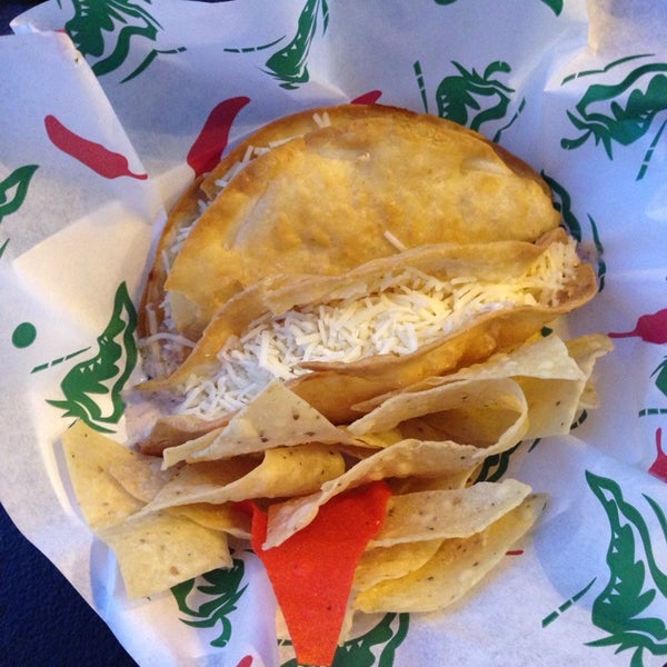 Foto diambil di Snapper Jack&#39;s Taco Shack oleh Lorelei F. pada 8/6/2014