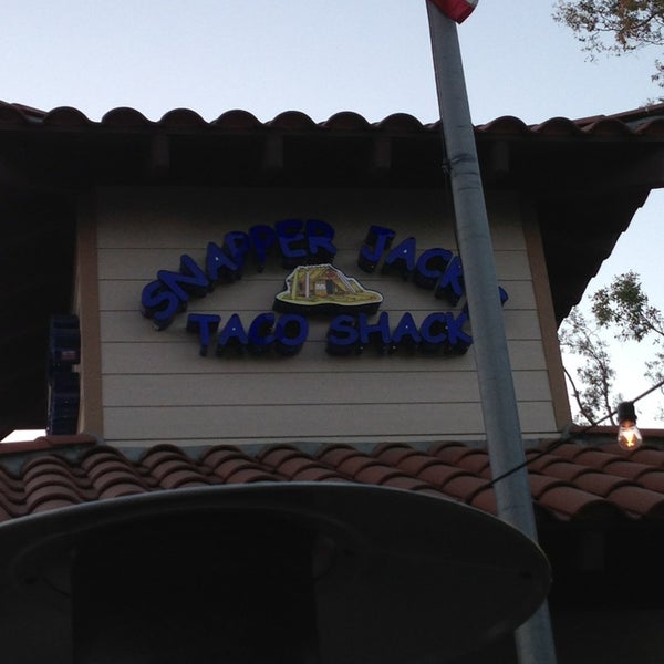 Foto tirada no(a) Snapper Jack&#39;s Taco Shack por Lorelei F. em 6/14/2013