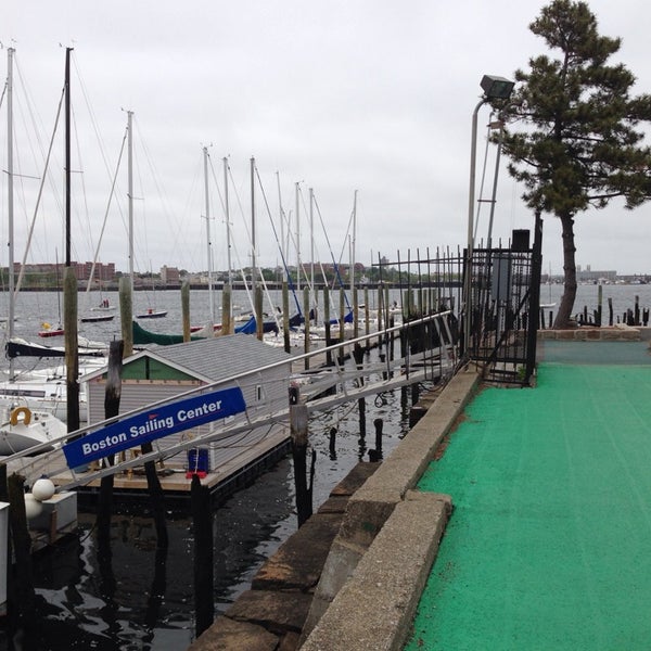 5/27/2014 tarihinde Eric H.ziyaretçi tarafından Boston Sailing Center'de çekilen fotoğraf