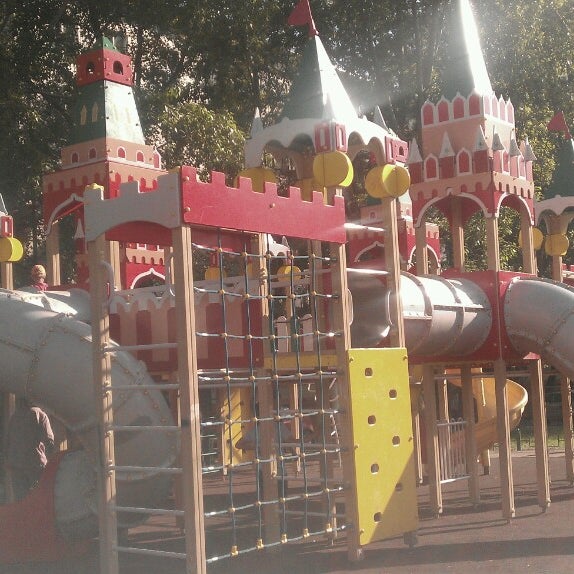 Детская площадка ксил кремль. Детская площадка кремль краснознаменск. Кремль детский центр. Тула детская площадка у кремля. «именная» экскурсия по творчеству.