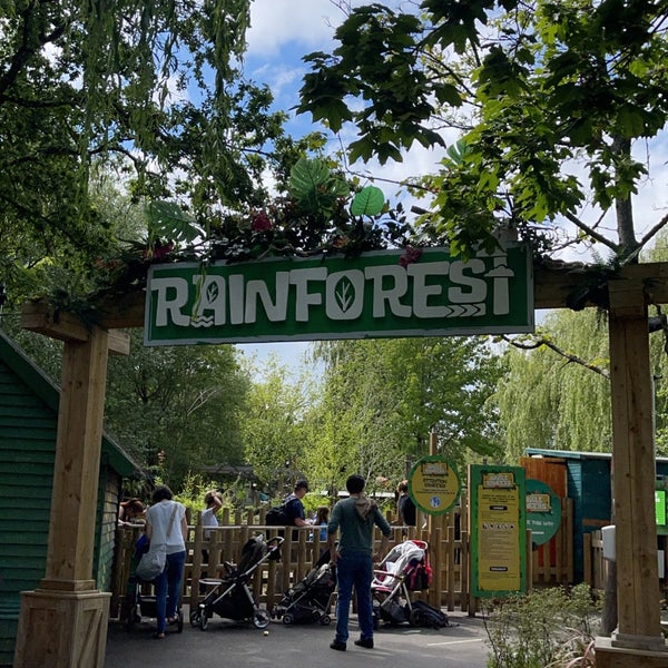 Photo taken at Chessington World of Adventures Resort by ✨ on 8/14/2021