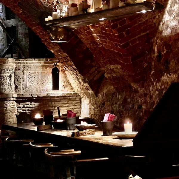 Foto scattata a Rozengrāls | Authentic Medieval Restaurant da Dmitry 🔞 il 8/29/2023