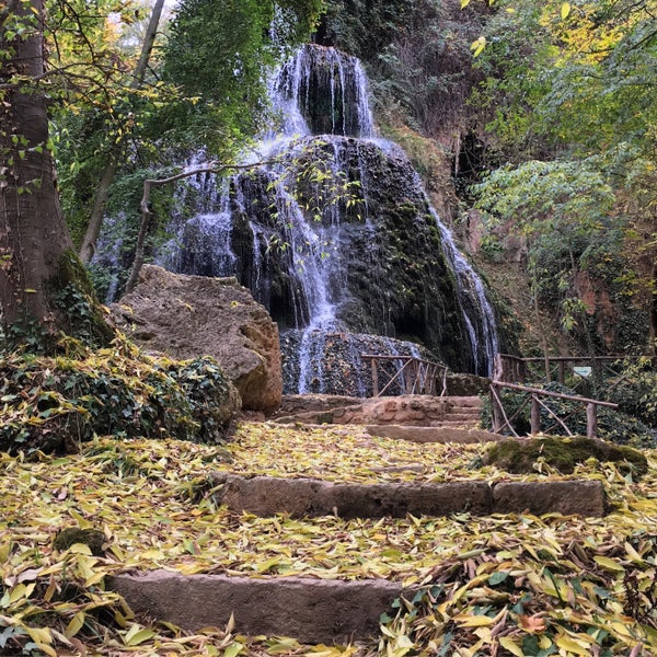 Foto diambil di Parque Natural del Monasterio de Piedra oleh Dmitry 🔞 pada 11/4/2016